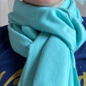 Beautiful 100% cashmere turquoise scarf